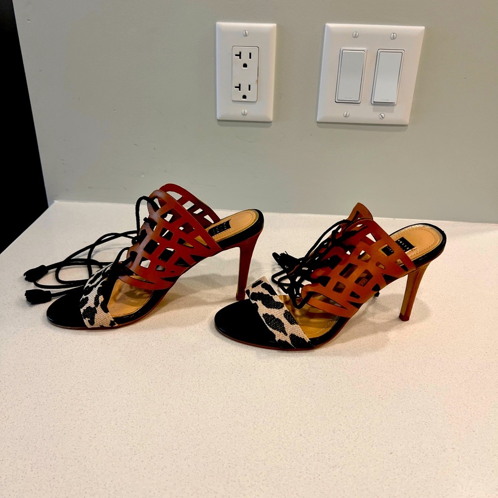 White House Black Market Original Heels on sale❤️❤️